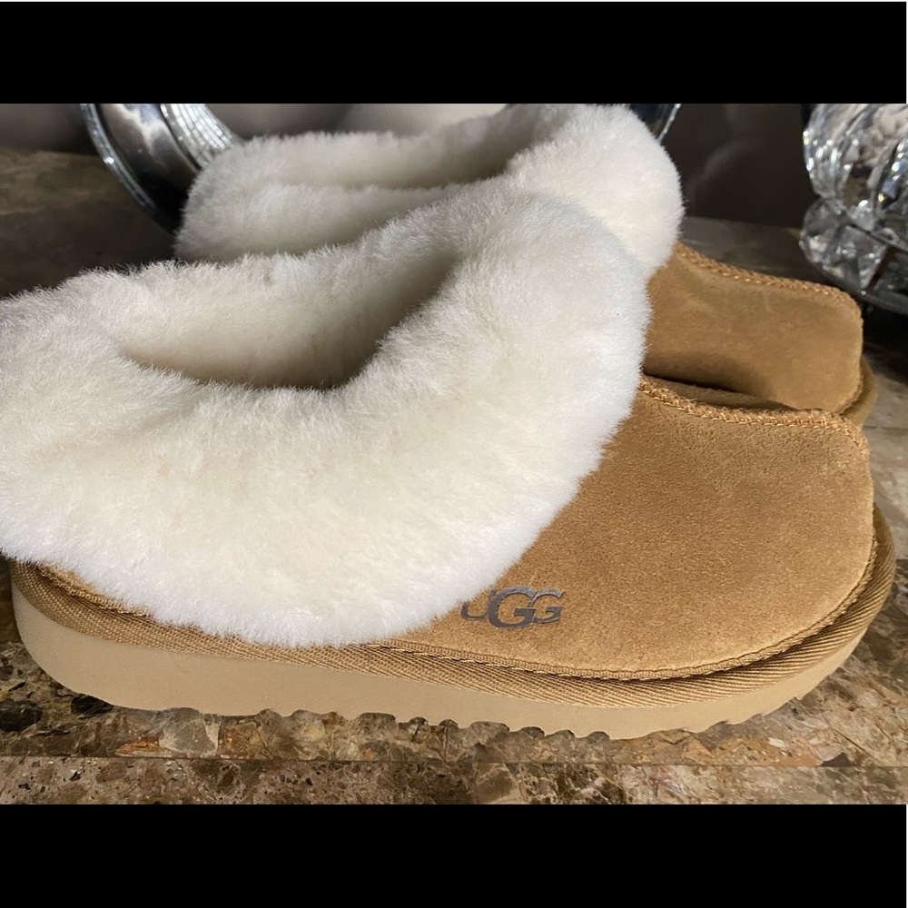 UGG MORAENE SLIPPER SIZE 2